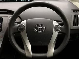 2014 Toyota Prius - Thumbnail