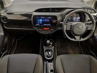 2018 Toyota Vitz - Thumbnail