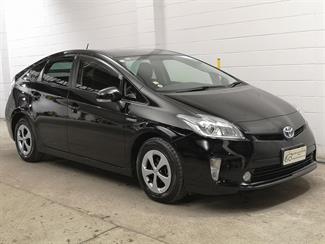 2014 Toyota Prius - Thumbnail