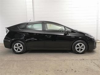 2014 Toyota Prius - Thumbnail