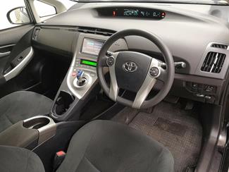 2014 Toyota Prius - Thumbnail
