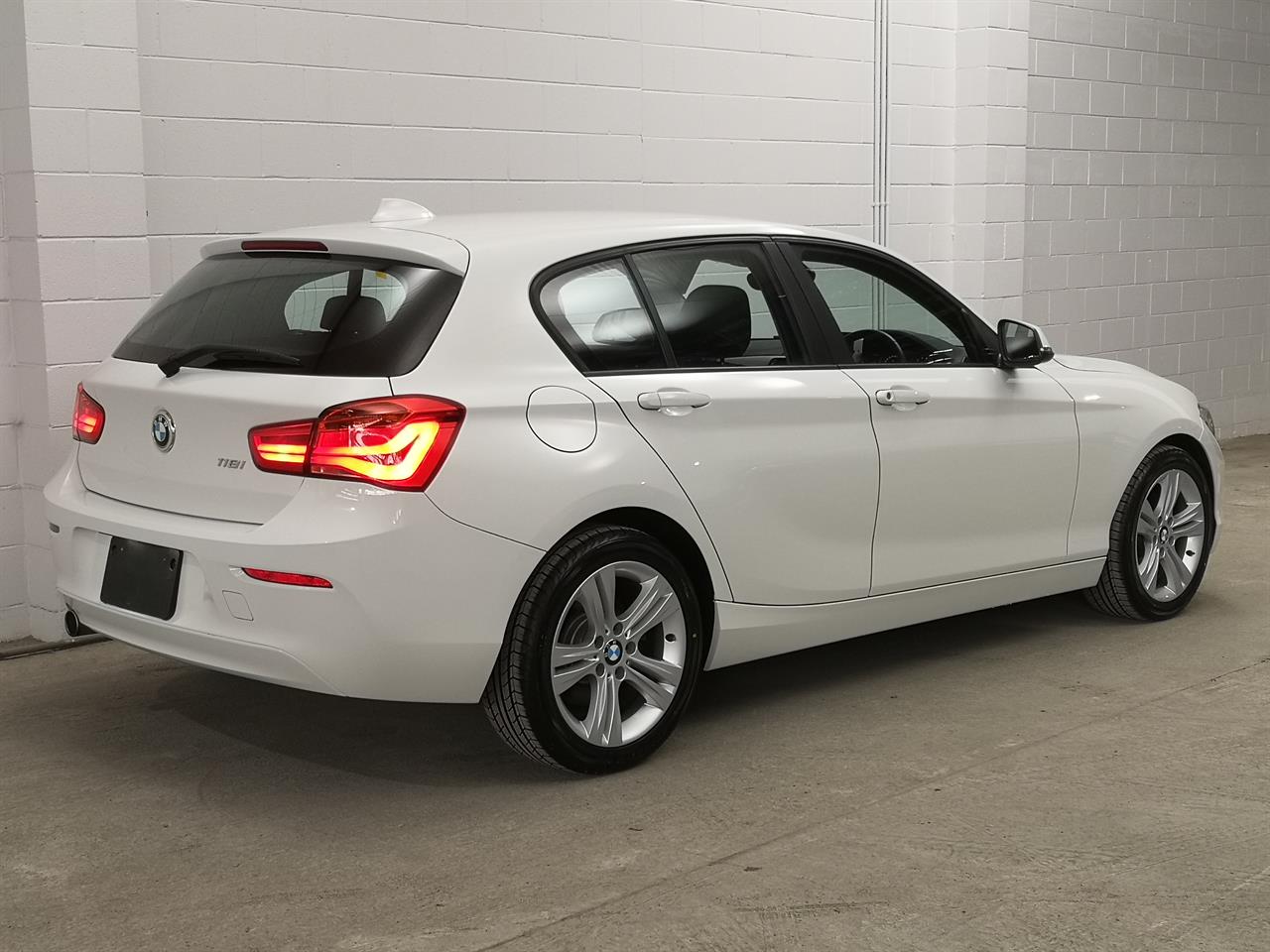 2019 BMW 118I