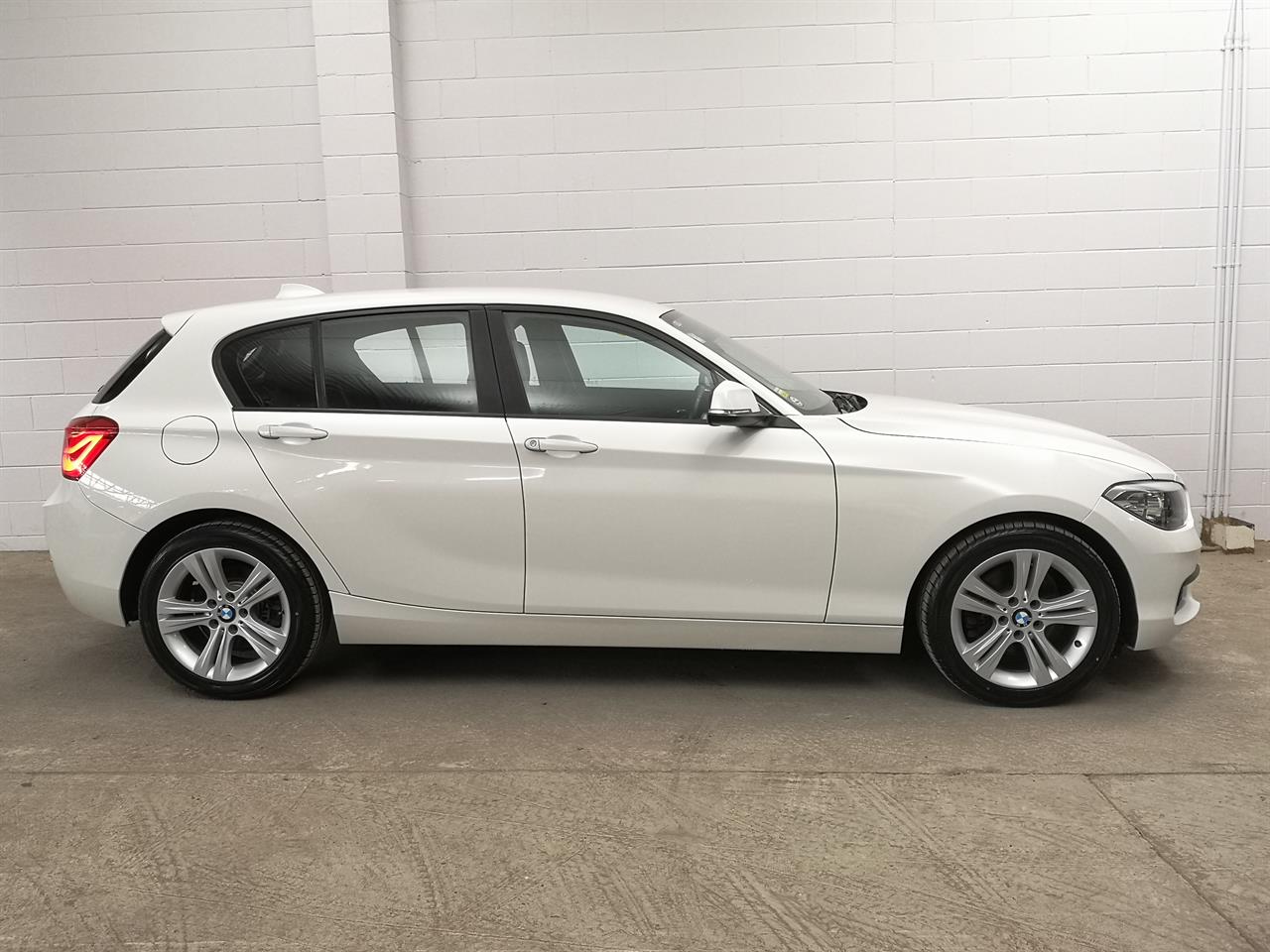 2019 BMW 118I