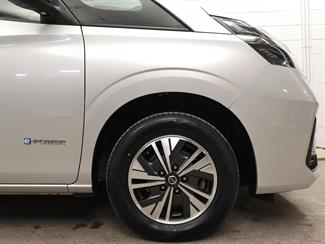 2020 Nissan Serena - Thumbnail