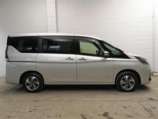 2020 Nissan Serena - Thumbnail