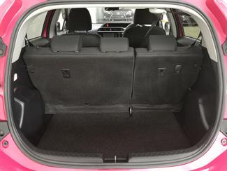 2016 Toyota Aqua - Thumbnail