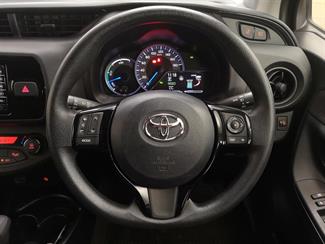 2018 Toyota Vitz - Thumbnail