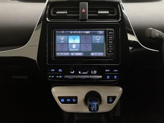 2017 Toyota Prius - Thumbnail
