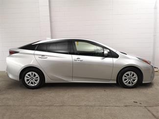 2017 Toyota Prius - Thumbnail