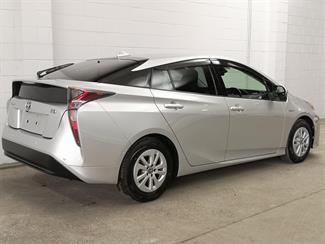 2017 Toyota Prius - Thumbnail