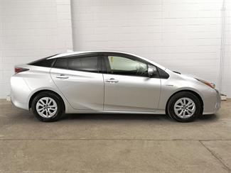 2017 Toyota Prius - Thumbnail