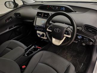 2017 Toyota Prius - Thumbnail