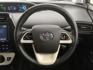 2017 Toyota Prius - Thumbnail