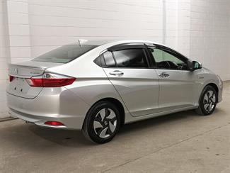 2015 Honda Grace - Thumbnail