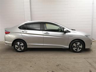 2015 Honda Grace - Thumbnail