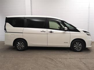 2019 Nissan Serena - Thumbnail