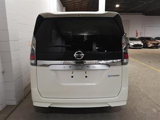 2019 Nissan Serena - Thumbnail