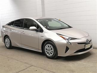 2016 Toyota Prius - Thumbnail