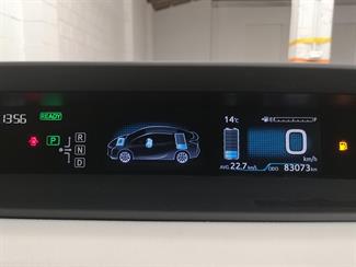 2016 Toyota Prius - Thumbnail