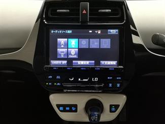 2016 Toyota Prius - Thumbnail
