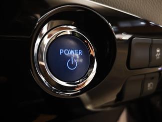 2016 Toyota Prius - Thumbnail