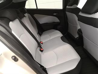 2016 Toyota Prius - Thumbnail