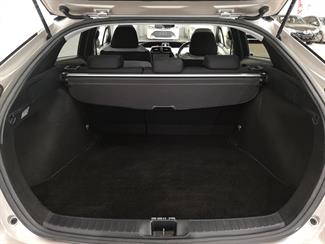2016 Toyota Prius - Thumbnail