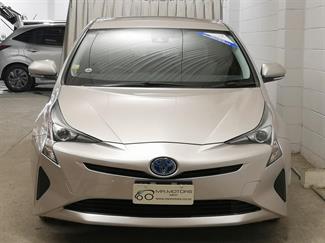 2016 Toyota Prius - Thumbnail