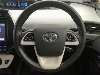 2016 Toyota Prius - Thumbnail