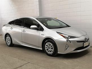 2017 Toyota Prius - Thumbnail