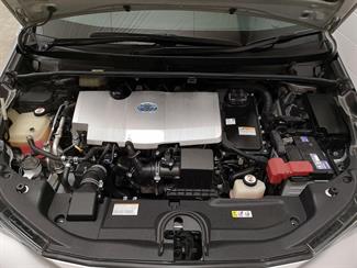 2017 Toyota Prius - Thumbnail