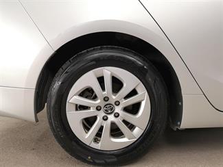 2017 Toyota Prius - Thumbnail