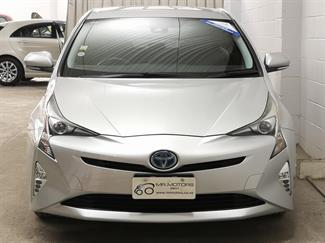 2017 Toyota Prius - Thumbnail