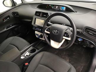 2017 Toyota Prius - Thumbnail