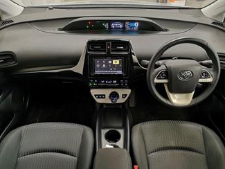 2017 Toyota Prius - Thumbnail