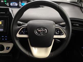 2017 Toyota Prius - Thumbnail