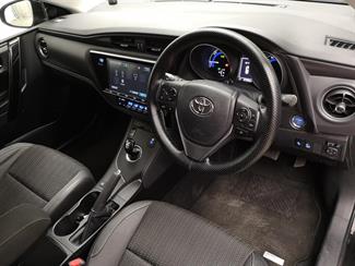 2017 Toyota Auris - Thumbnail