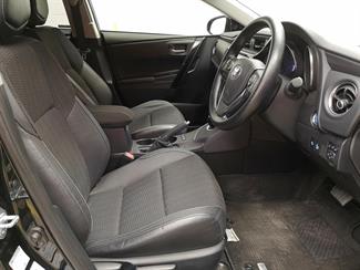 2017 Toyota Auris - Thumbnail