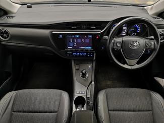 2017 Toyota Auris - Thumbnail