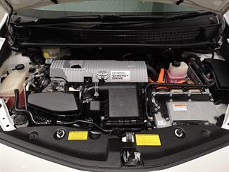 2012 Toyota Prius - Thumbnail