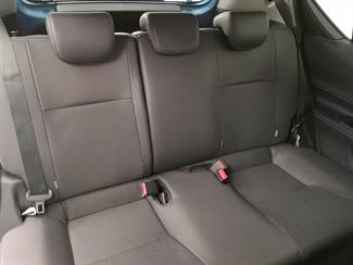 2013 Toyota Aqua - Thumbnail