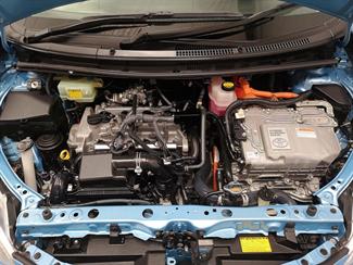 2013 Toyota Aqua - Thumbnail