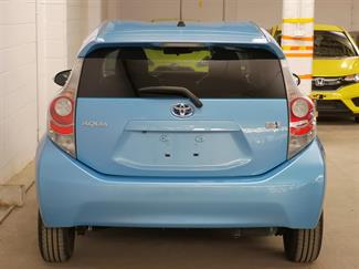 2013 Toyota Aqua - Thumbnail
