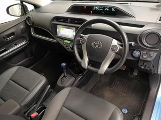 2013 Toyota Aqua - Thumbnail