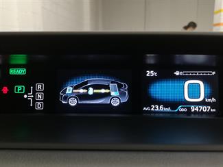 2016 Toyota Prius - Thumbnail
