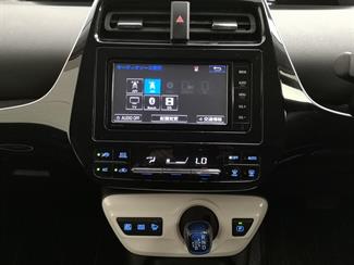 2016 Toyota Prius - Thumbnail