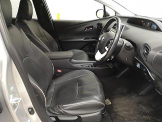 2016 Toyota Prius - Thumbnail