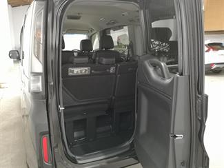 2017 Honda Step Wagon - Thumbnail