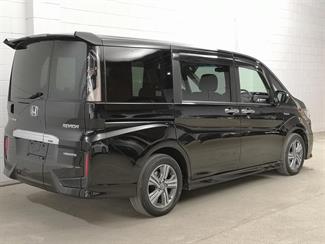 2017 Honda Step Wagon - Thumbnail