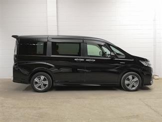 2017 Honda Step Wagon - Thumbnail